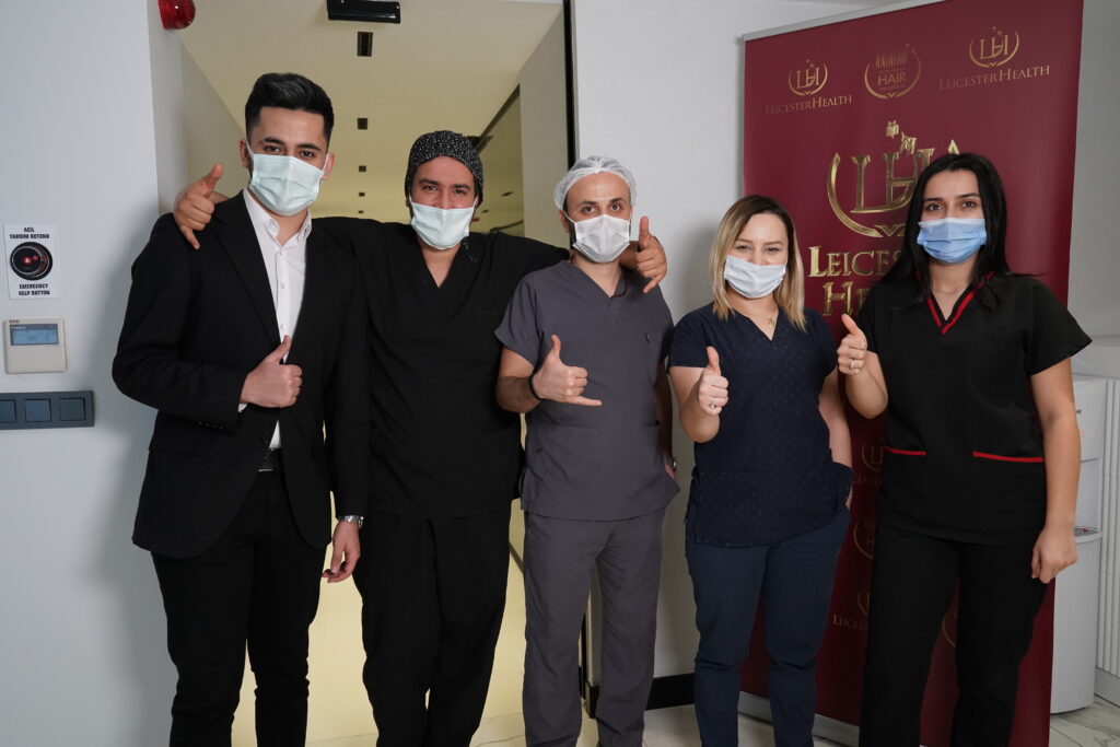 Artsen en personeel van de kliniek